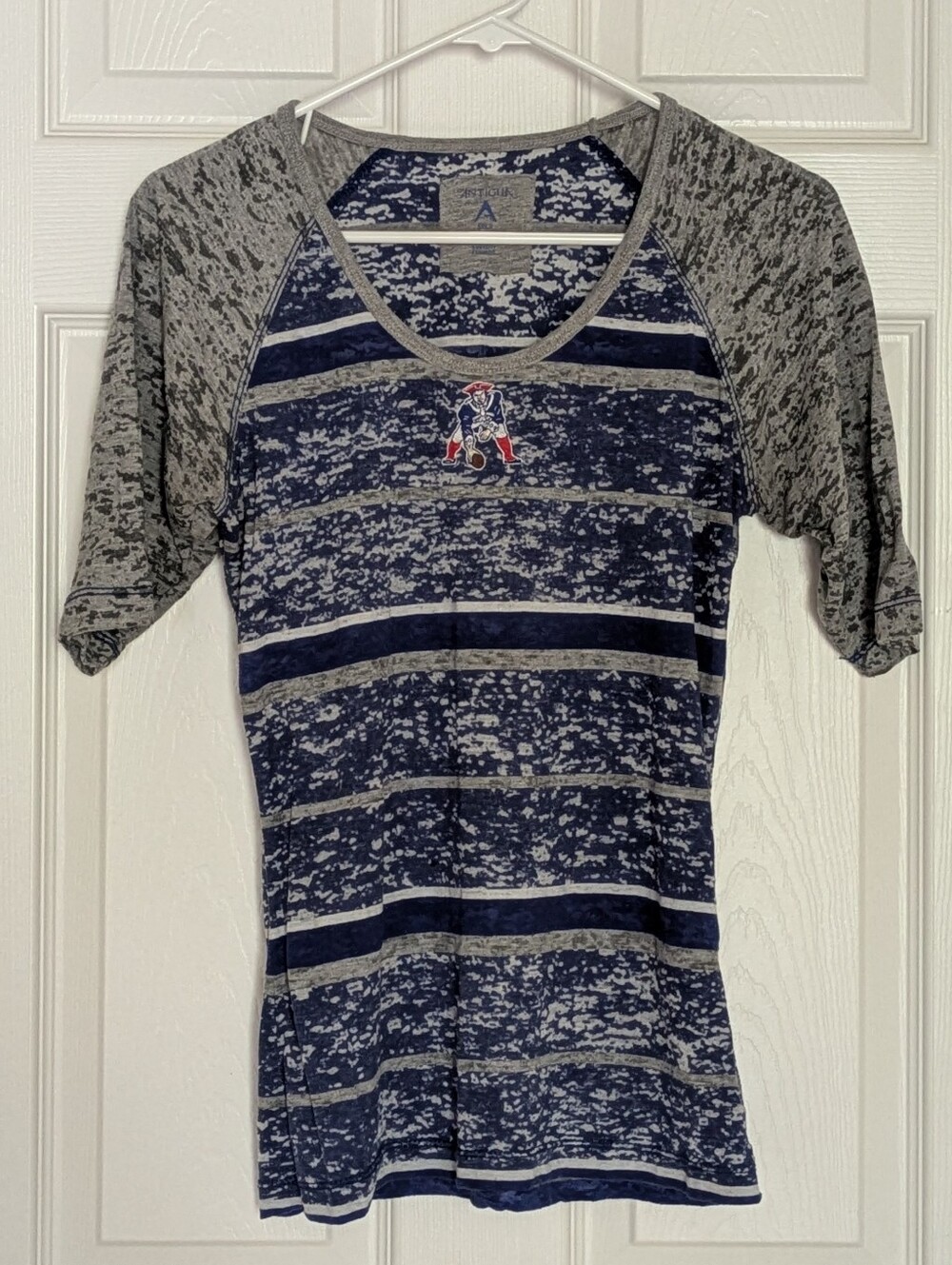 New England Patriots Women's Top Throwback Pat The Patriot Logo Size Small
